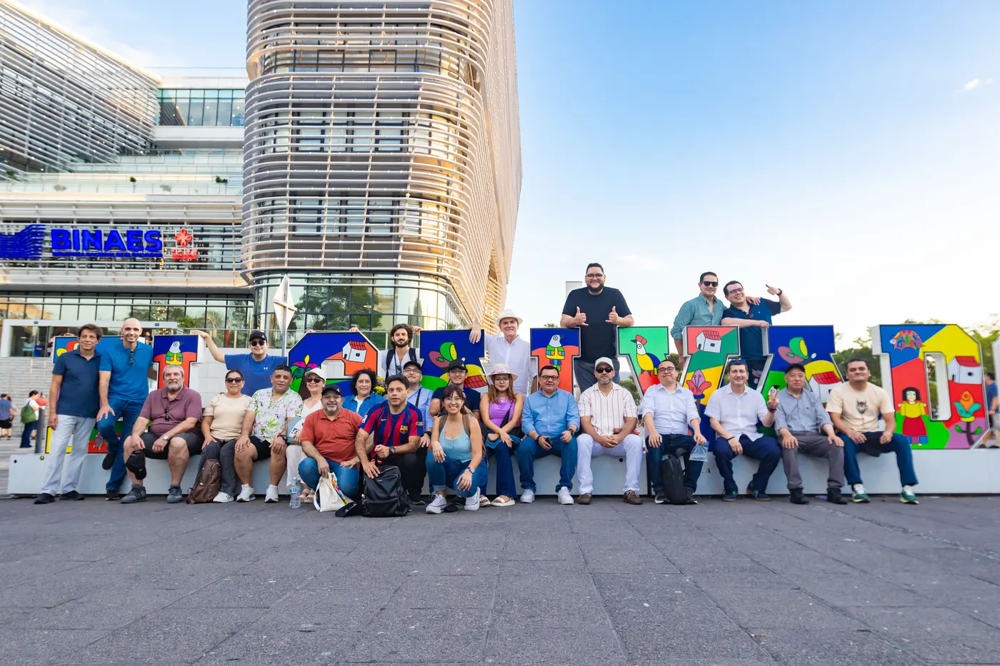 Las delegaciones en el centro histórico de San Salvador.